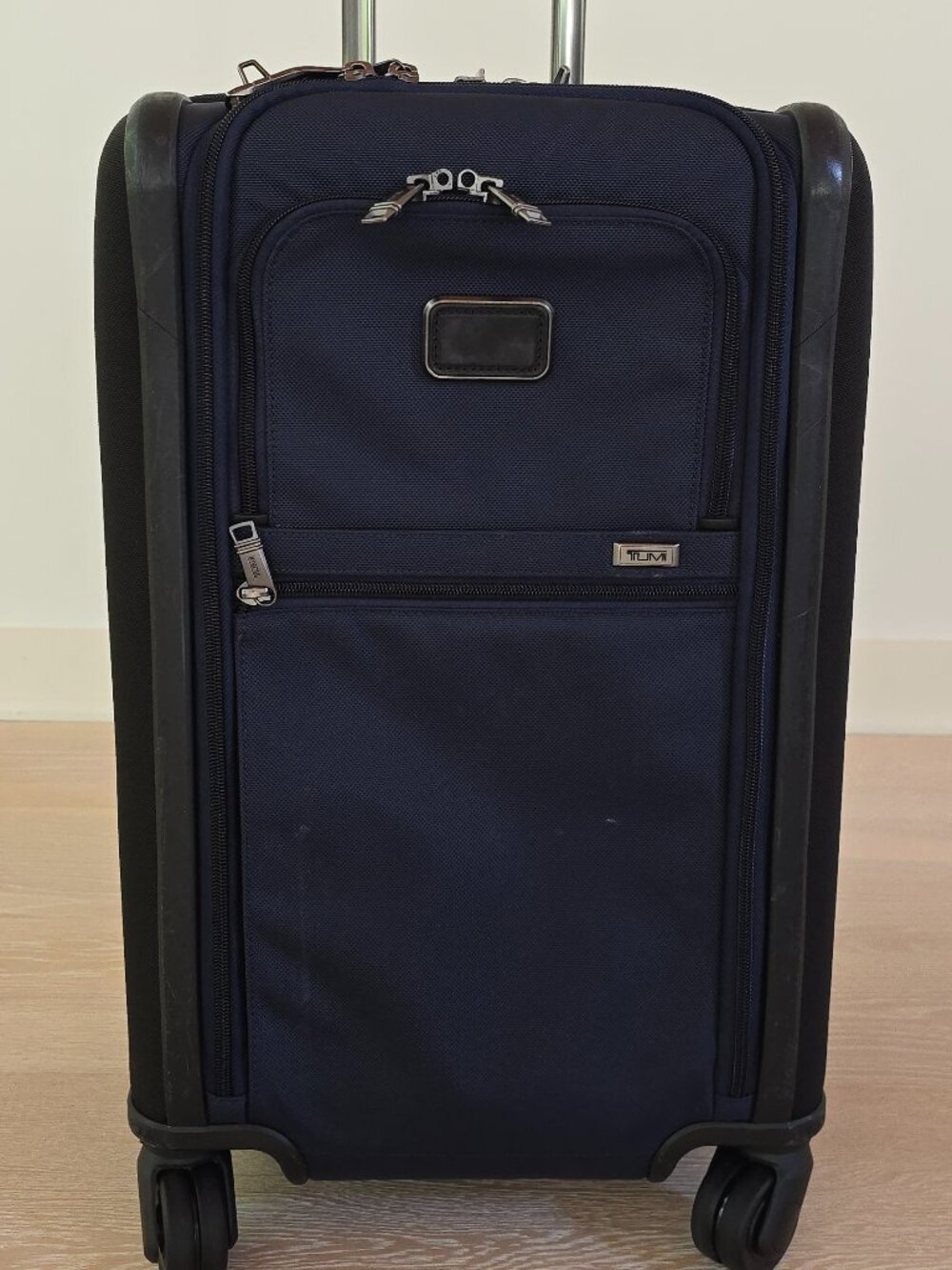 TUMI Alpha 3 International Dual Access 4-Wheeled Carry-On Spinner Luggage in Nav